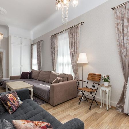 Elegant Apartment In Historical Centre & Free Locked Parking Рига Екстериор снимка