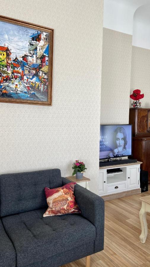 Elegant Apartment In Historical Centre & Free Locked Parking Рига Екстериор снимка