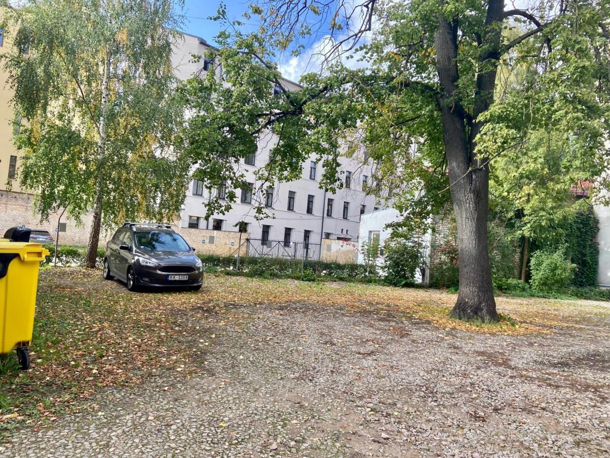 Elegant Apartment In Historical Centre & Free Locked Parking Рига Екстериор снимка