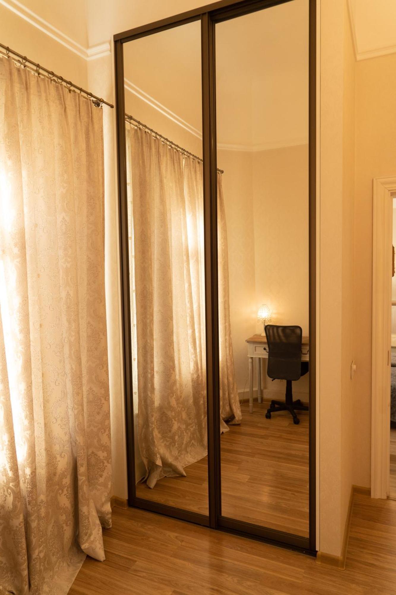 Elegant Apartment In Historical Centre & Free Locked Parking Рига Екстериор снимка