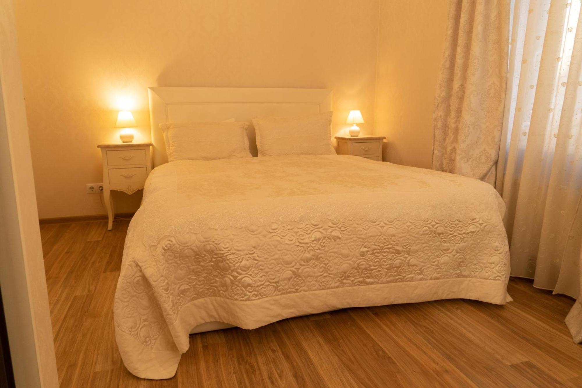 Elegant Apartment In Historical Centre & Free Locked Parking Рига Екстериор снимка