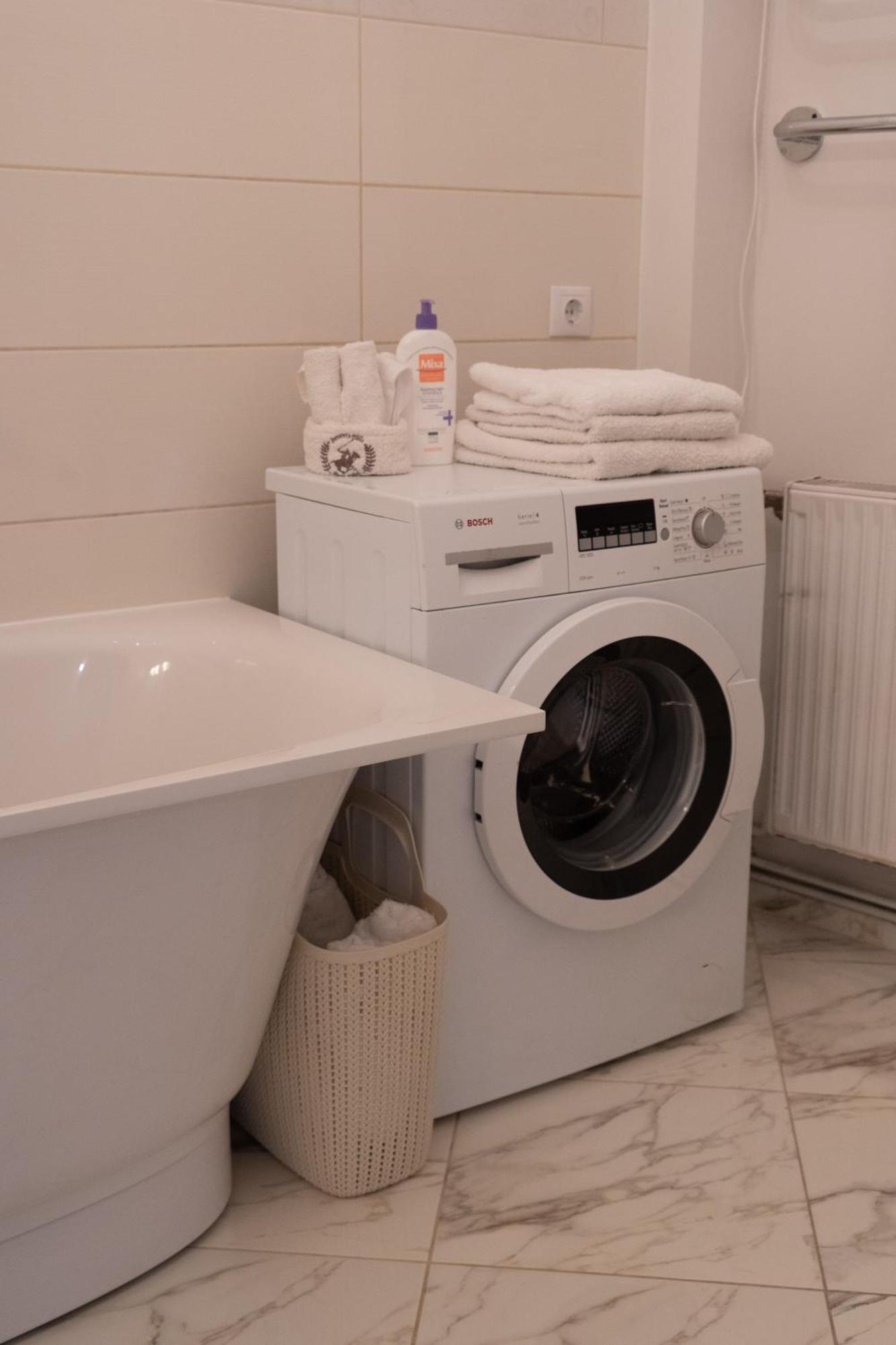 Elegant Apartment In Historical Centre & Free Locked Parking Рига Екстериор снимка