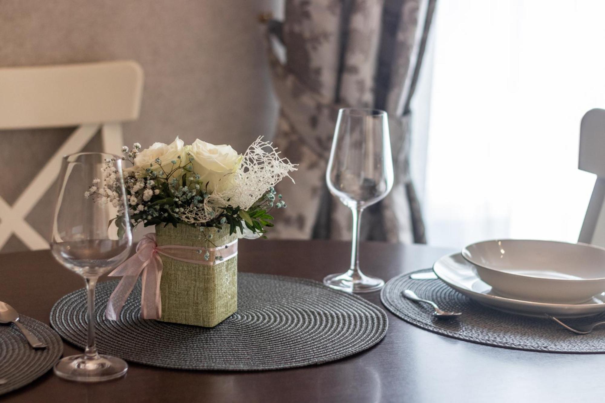 Elegant Apartment In Historical Centre & Free Locked Parking Рига Екстериор снимка