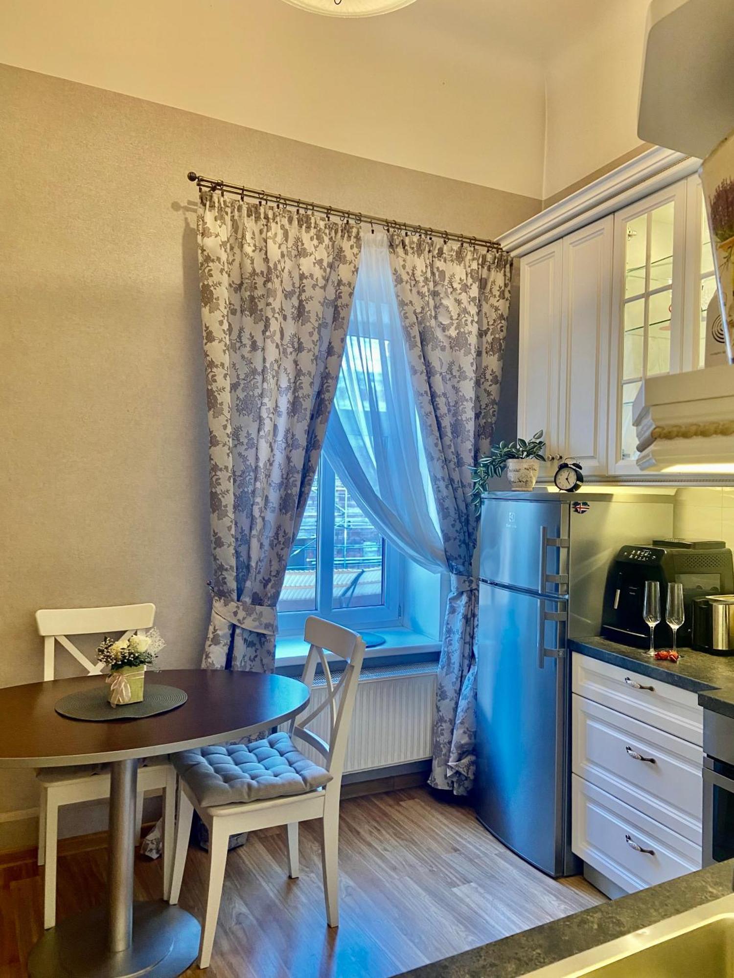 Elegant Apartment In Historical Centre & Free Locked Parking Рига Екстериор снимка