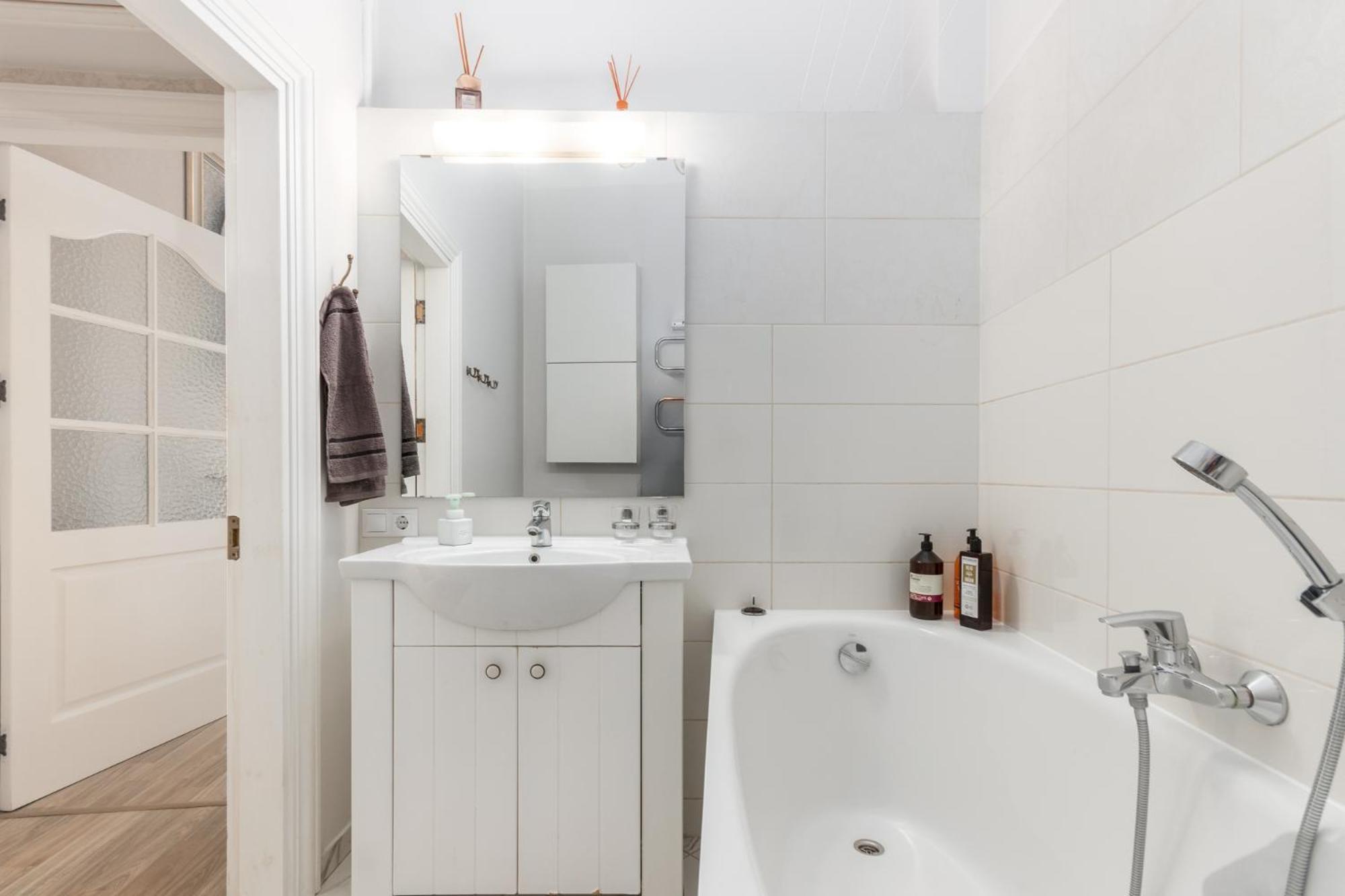Elegant Apartment In Historical Centre & Free Locked Parking Рига Екстериор снимка