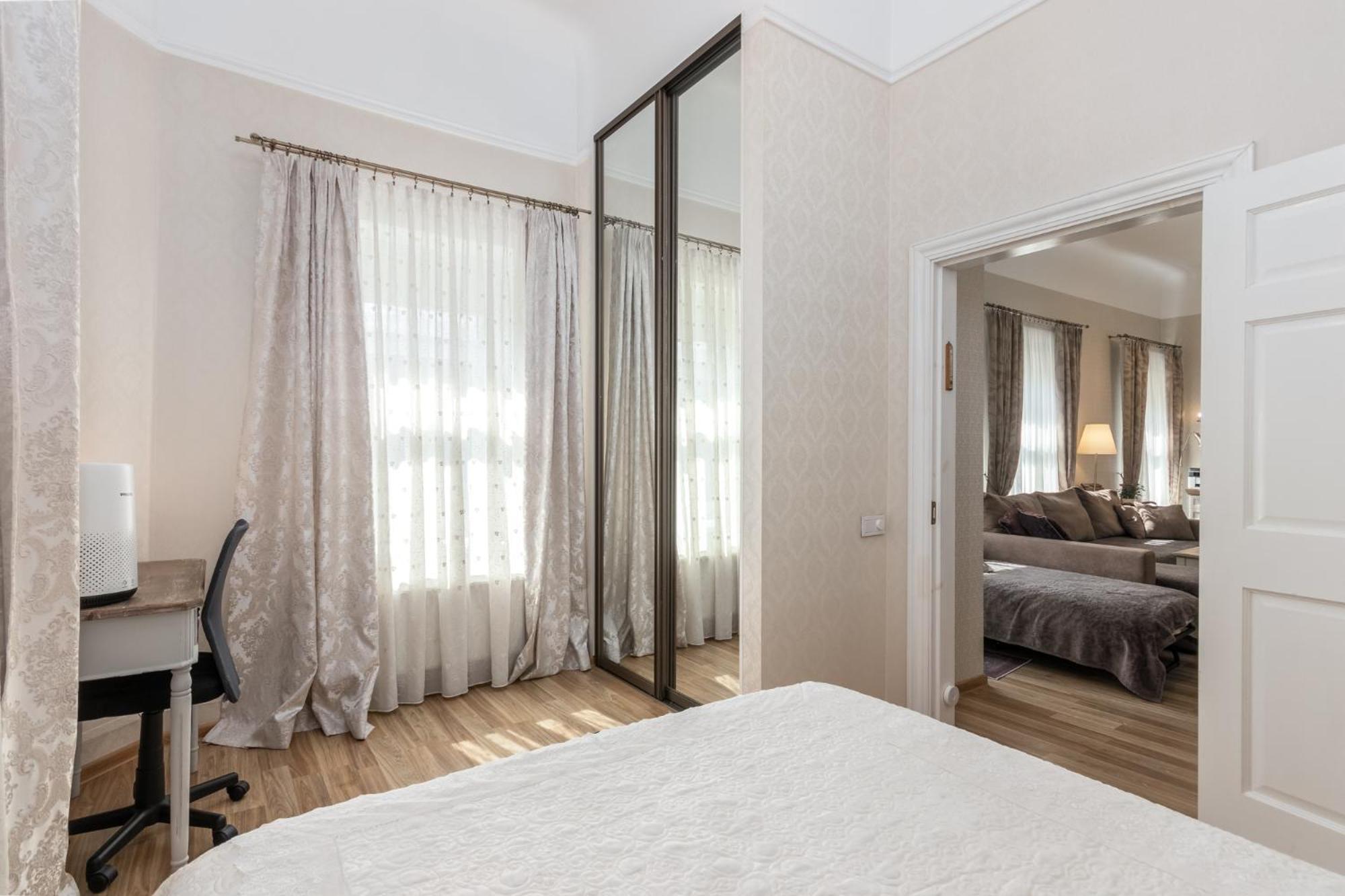 Elegant Apartment In Historical Centre & Free Locked Parking Рига Екстериор снимка